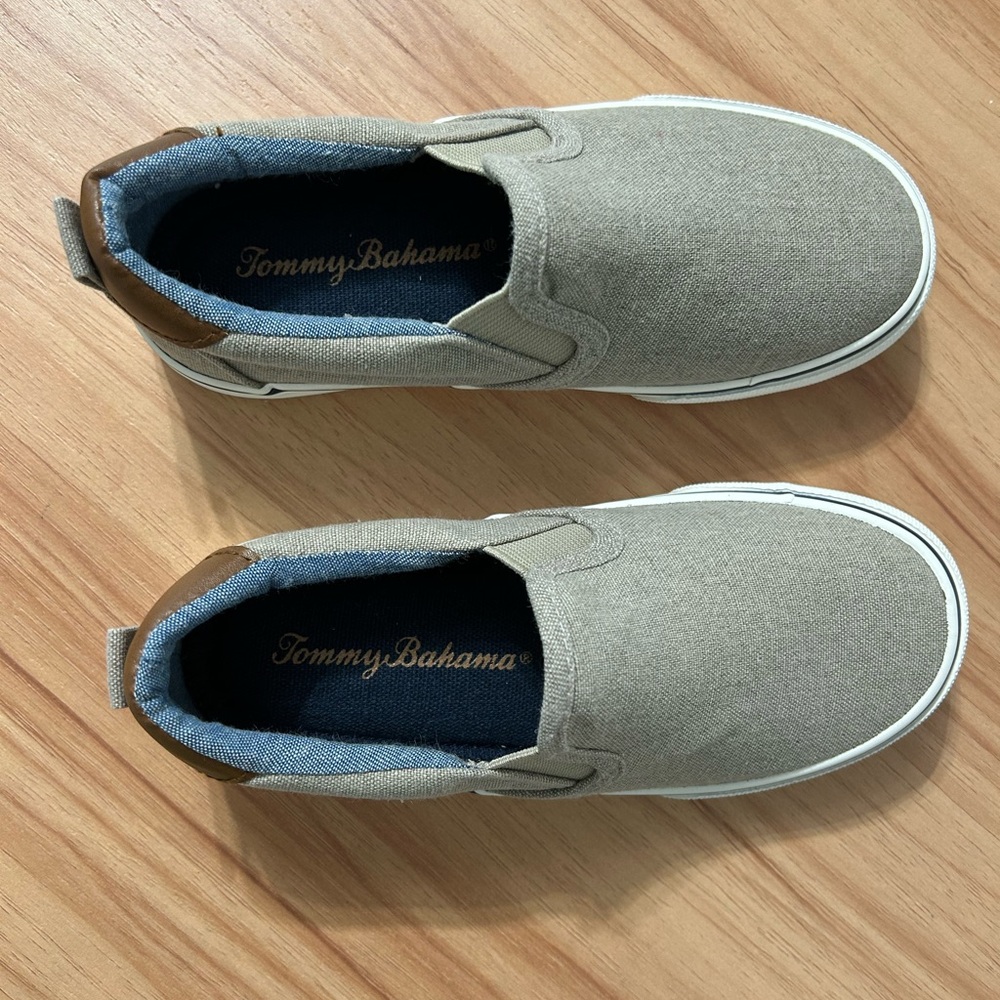 Tommy Bahama Kids Sneakers in Gray and Brown